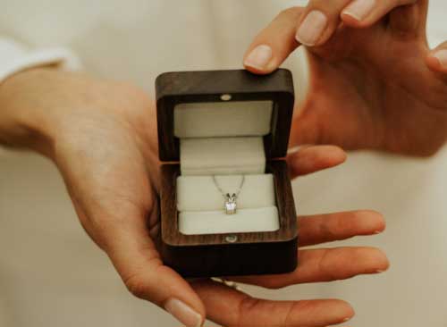 How to choose the best memorial cremation diamond company